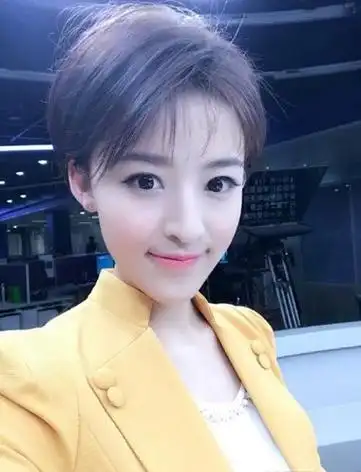 最新年会女主持人短发气质文艺两不缺发型大全