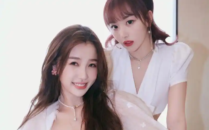 【虞书欣】200619成都科颜氏直播with孔雪儿(后面卡了几分钟剪掉了