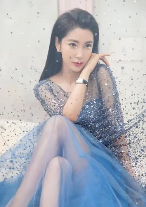 李冰冰近照蓝色纱裙宛如冰雪女王网友好绝一女的