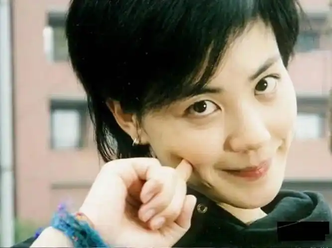 年轻时候的王菲,放到现在也是王炸!老照片合集,带你见证她的美