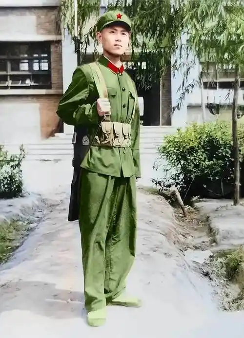 篆刻从戎的履历,烈士的鲜血浸染红色的印记,戍边的征程记载战友的足迹