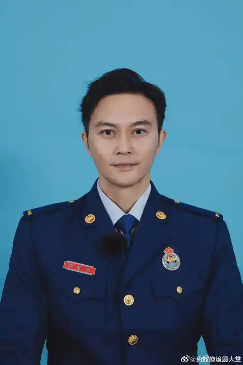 哥哥们我们的滚烫人生消防员制服证件照