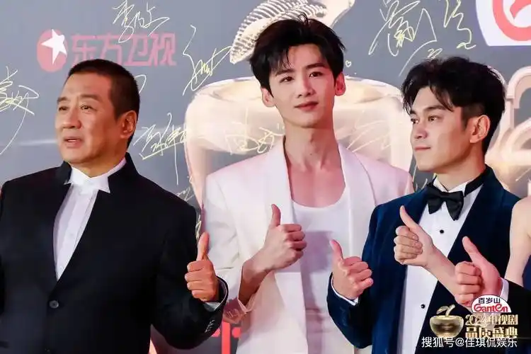 品质盛典经典瞬间胡歌把唐嫣逗的大笑吴磊陈建斌夫妇快乐比心