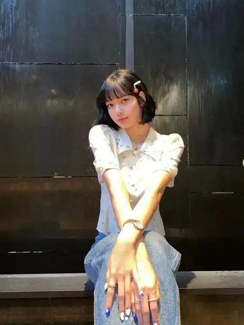 lisa亲身示范,短发女生真的可以性感又可爱