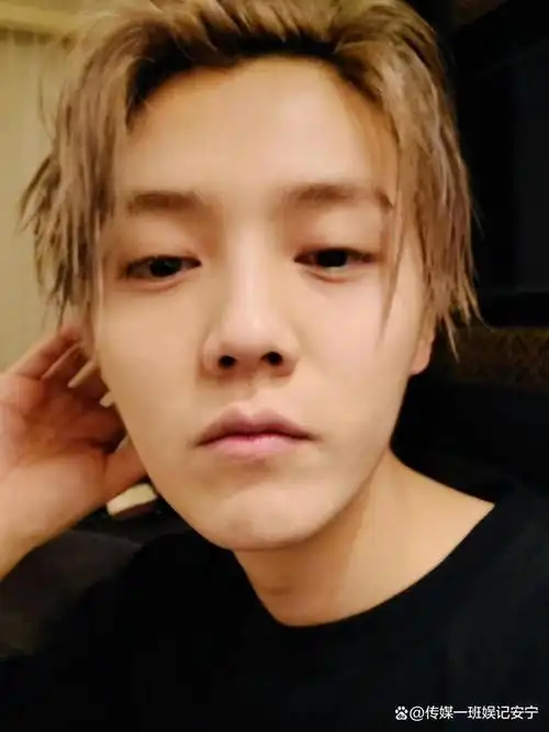 关晓彤发美照要p帽子的logo,只因为帽子是男友鹿晗的品牌——引言.