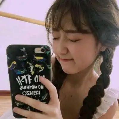 16岁可爱女生手机遮脸头像