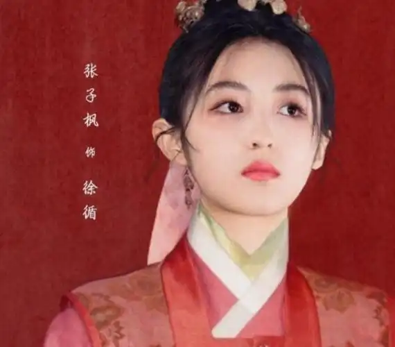 原以为张子枫只是适合现代装当她穿上古装后甜到心坎里了