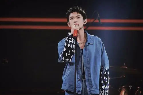 易烊千玺短发是新造型 千玺正在解封中?