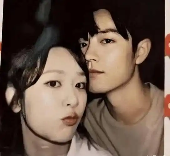 原创余生请多指教路透杨紫肖战甜蜜亲热而我却注意手放的位置