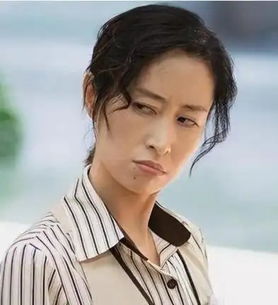 刘敏涛啊,从那会儿开始,就好像特别喜欢那种"油腻"点的表演方式,真是