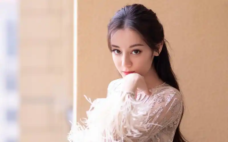 迪丽热巴仙气性感高清桌面壁纸