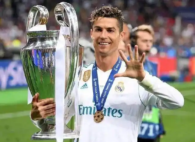 c罗在皇马是最巅峰的时期,那时c罗几乎是超天价