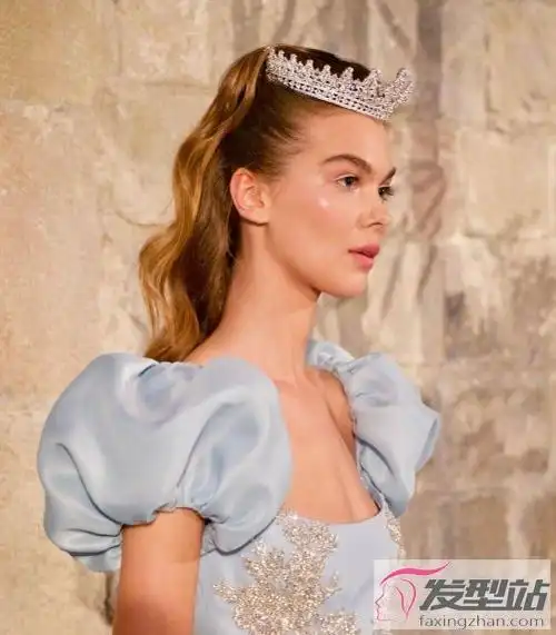 戴皇冠适合什么发型 优雅公主别低头皇冠会掉哦