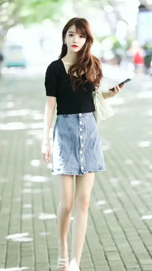 清纯气质的南初妹妹,就是男生愿意花百万彩礼都想娶回家的类型吧?