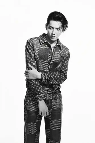 吴亦凡杂志#louisvuitton"我心中有灼热火焰"时尚芭莎黑白湿发大片