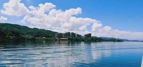 蓝天白云绿水青山