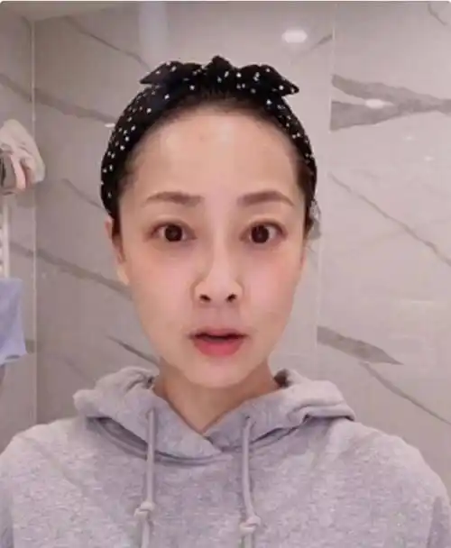 原创19岁出道,24岁因《欢喜游龙》被熟知,35岁嫁张卫健今46仍似少女