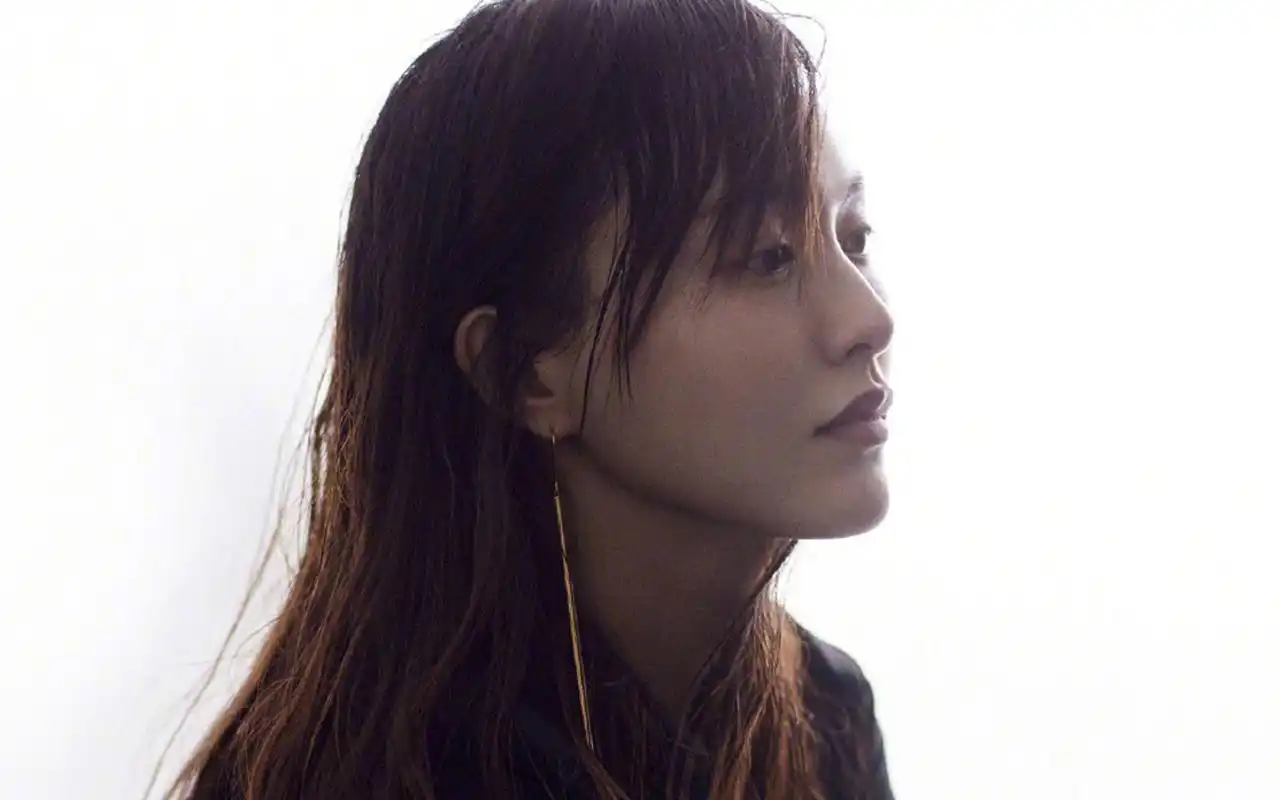 唐嫣最新黑白质感个性写真图片桌面壁纸