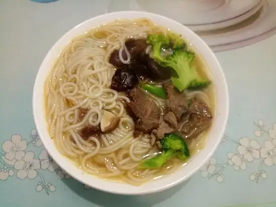 卤牛肉汤米粉成品图