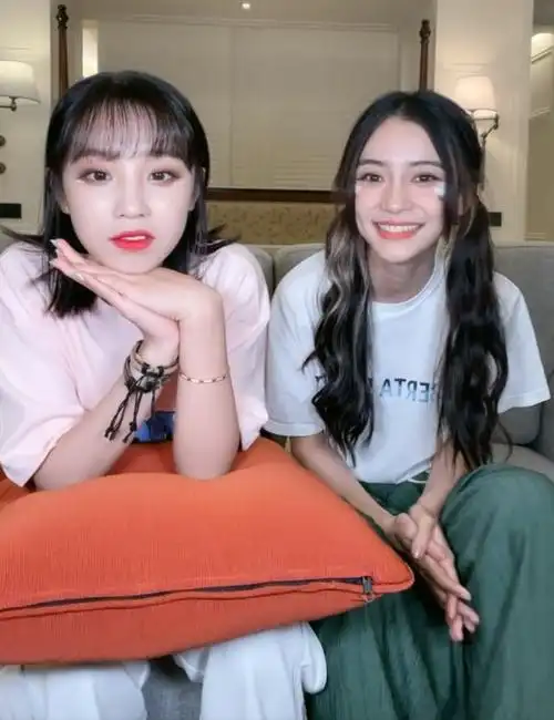 baby宋雨琦同框直播,力破不和传闻,baby刚进门说话让人接受不来|杨颖