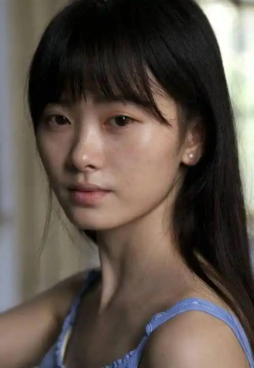 原创鞠婧祎的脸是纯天然的吗看她16岁纯素颜照仿佛换了个头