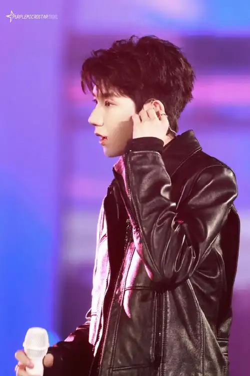 王源超话#王源2024龙行绛气#  当欢愉达到顶峰,爱开始浮出水面.