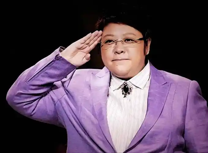 韩红自曝大学时曾是"校花",看了她18岁的照片,我真的被惊艳了_身材