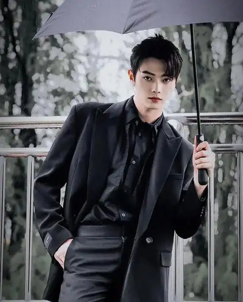 被许凯的"痞帅"迷住,霸榜2021的男明星,"中国审美"出圈了!