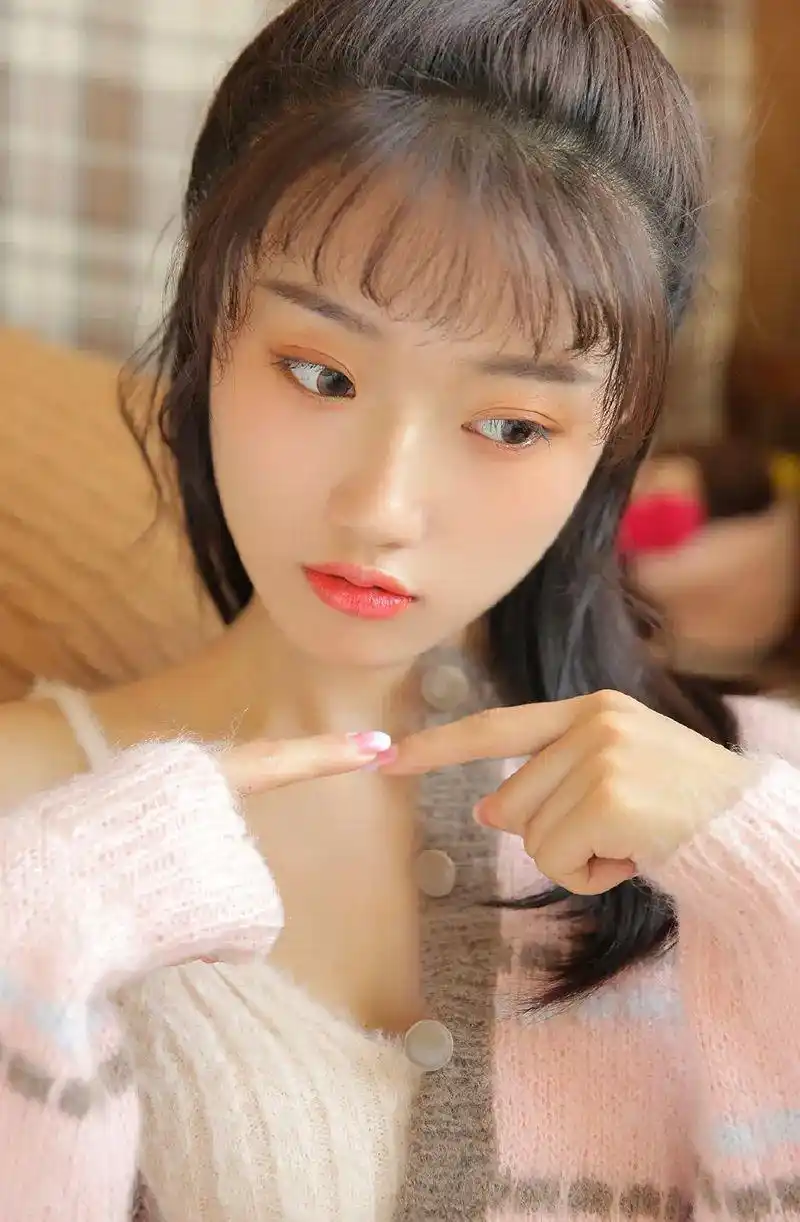 白皙粉嫩美少女写真!