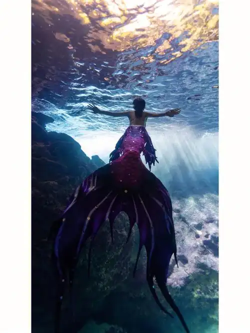 蓝洞美人鱼尾写真