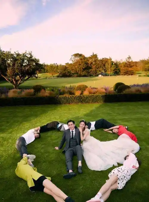 张若昀伴郎团被调侃,搞笑合影"撞钱"二哈_唐艺昕_穿着_网友