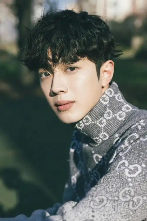 赖冠霖米兰时装周卷毛造型##赖冠霖米兰时装周