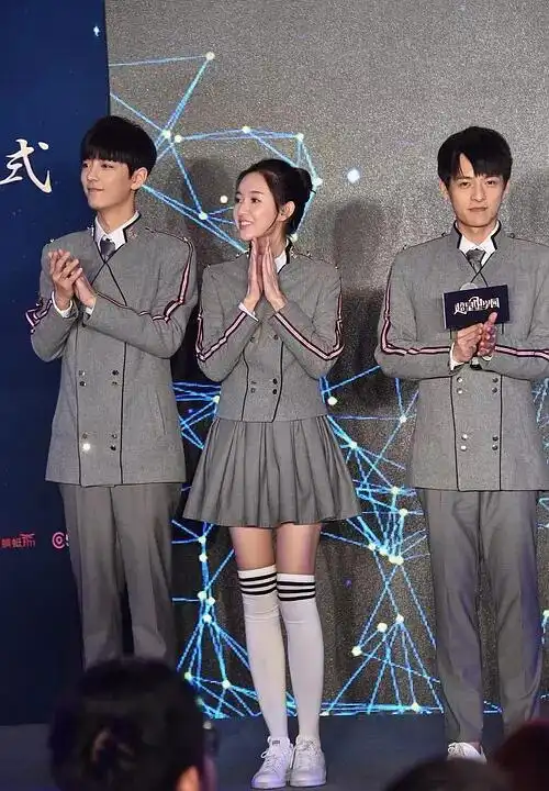 肖战两位绯闻女友,王玉雯公认前女友,李沁被赞般配