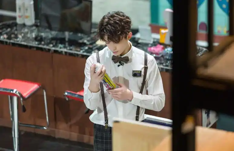 吴磊《我是大侦探》帅气图片[2/13]_综艺_美桌网