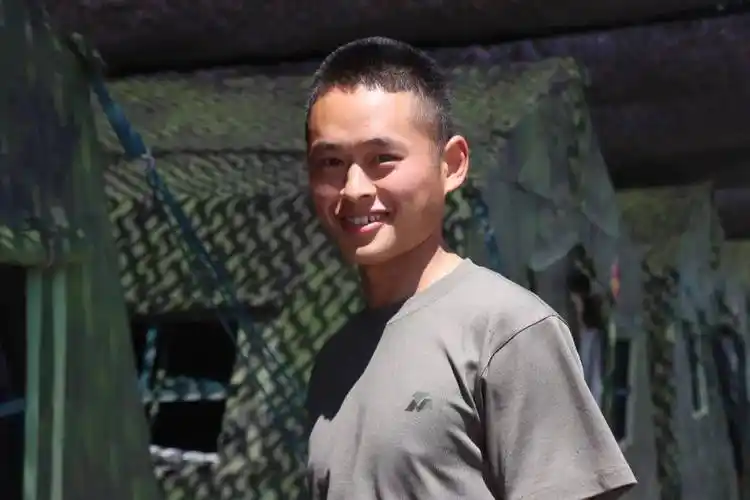 100张军人笑脸图,喜迎国庆,祝福祖国……_笑容_陆军_开心