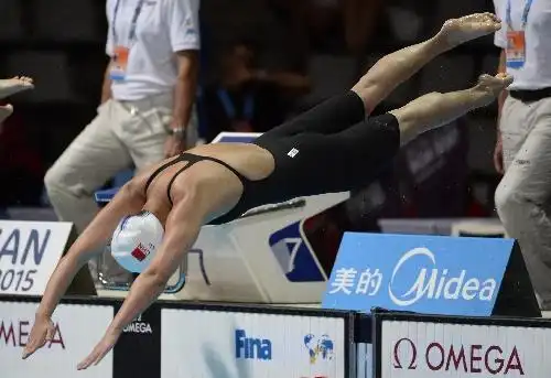 图文女子50米蝶泳预赛陆滢晋级