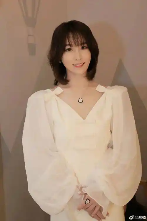 1月25日,主持人谢楠发长文回应旧综艺片段引发的争议,否认其丈夫吴京