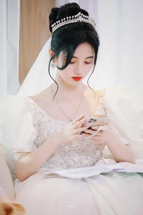 鞠婧祎婚纱造型