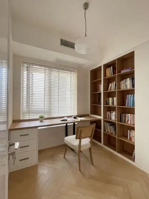 书房装修案例分享,书房在现代家居生活中担任着重要的角色,它不但是