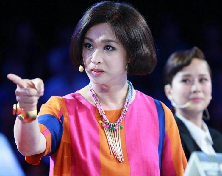 金星的5张照片中混进了1张王祖蓝,你能找出来吗?