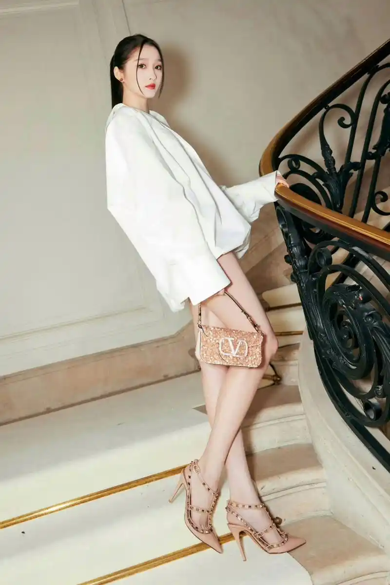 关晓彤  高跟凉鞋美腿