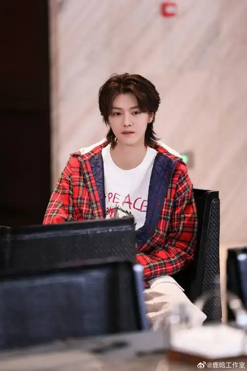 邓超抱的竟然是鹿晗