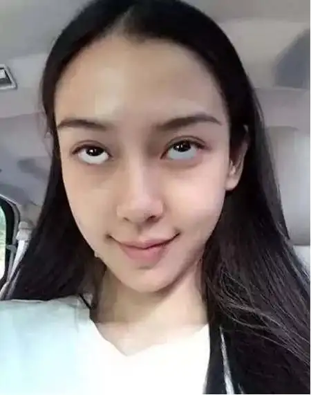 angelababy再放素颜照, 怎么又和以前不一样?网友的回复一针见血