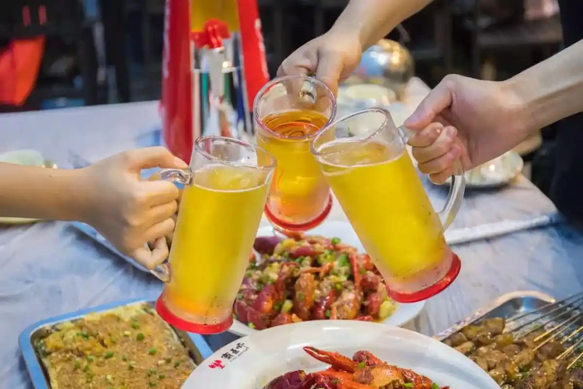 在汉朝,吃烧烤喝啤酒是违法的,而且是大罪.