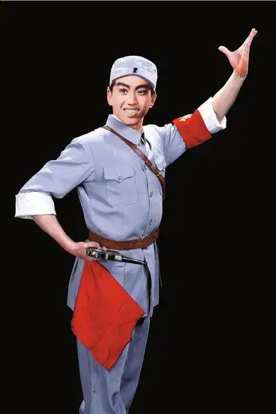 当年的小明星沈鉴饰演《沙家浜》中郭建光