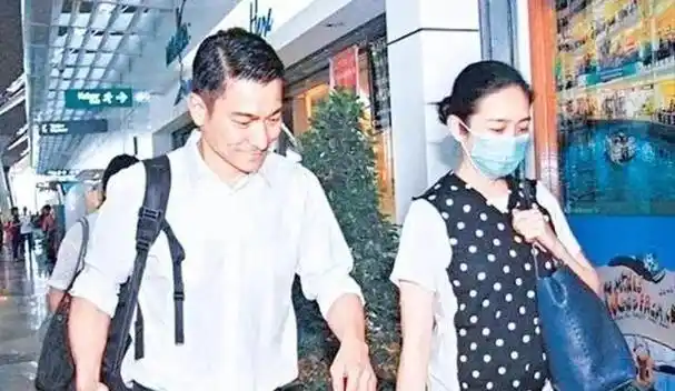 刘德华妻子为爱躲藏23年,46岁高龄生子,如今怎么样了?