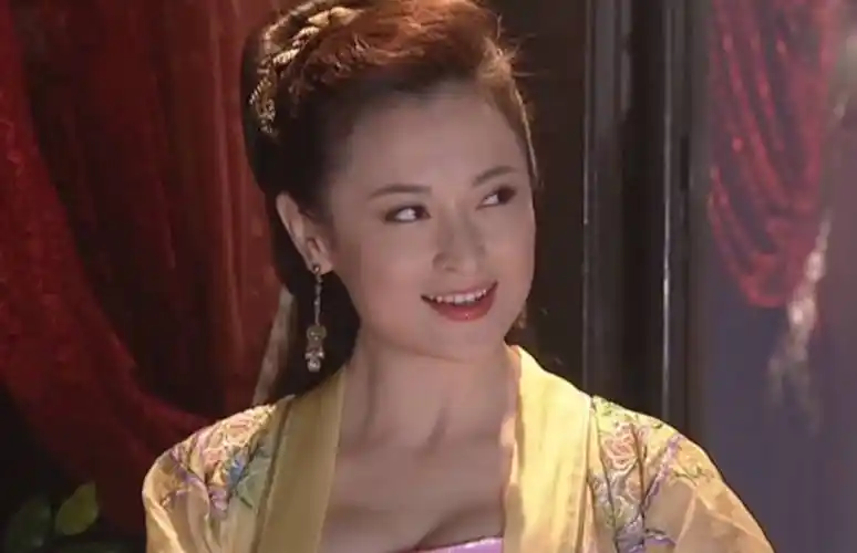 6版《天龙八部》李青萝对比:少时不知舅妈美,光顾看神仙姐姐了_王夫人