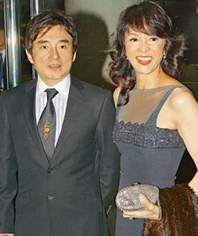 和郑裕玲离婚后吕方坦言十六年啥都看你脸色现在终于自由了