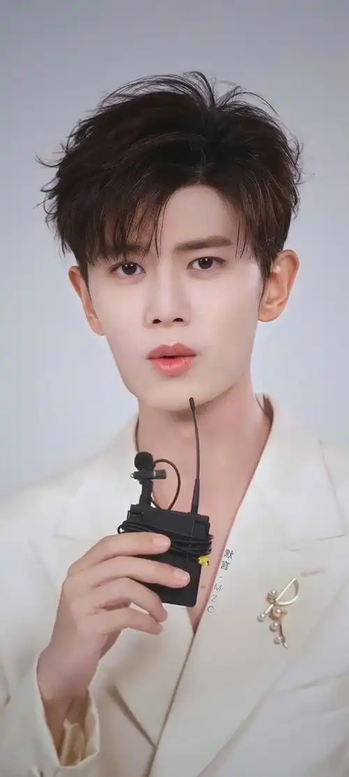 白马王子@任嘉伦allen  任嘉伦|卡大头版壁纸 4p  #任嘉伦##任嘉伦