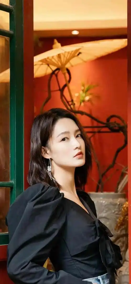 来看看宝藏女孩李沁的壁纸,天生丽质人淡如菊